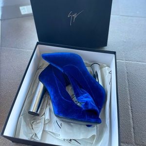 Giuseppe Blue suede ankle bootie